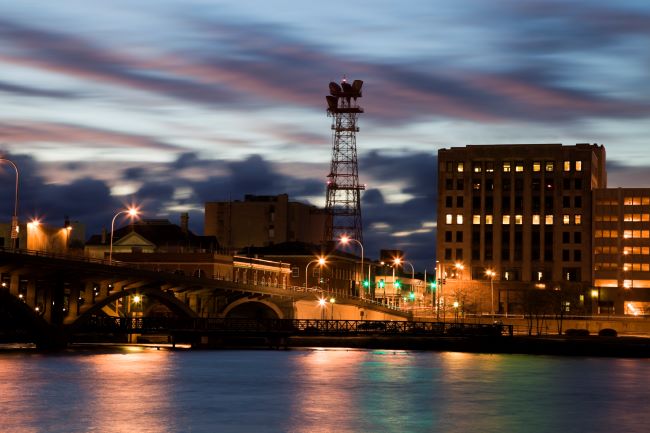 a beautiful image of rockford illinois during sunset with a pastel sky